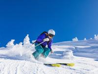 FB体育官网-利拉德防守端锁死对手，上海队压制开拓者，一场战术与意志的较量