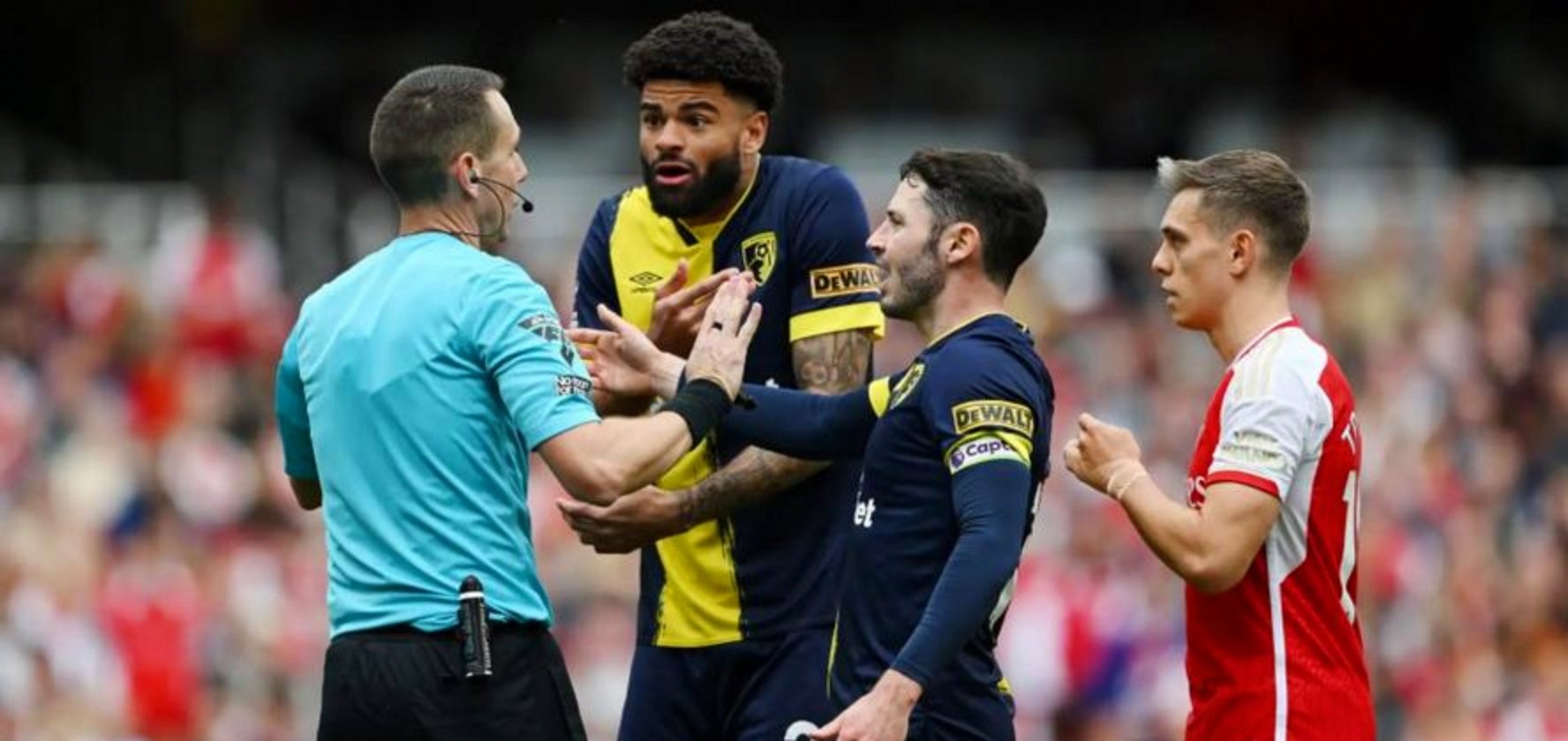 包含纽卡斯尔联主场惊险战胜伯恩茅斯的词条