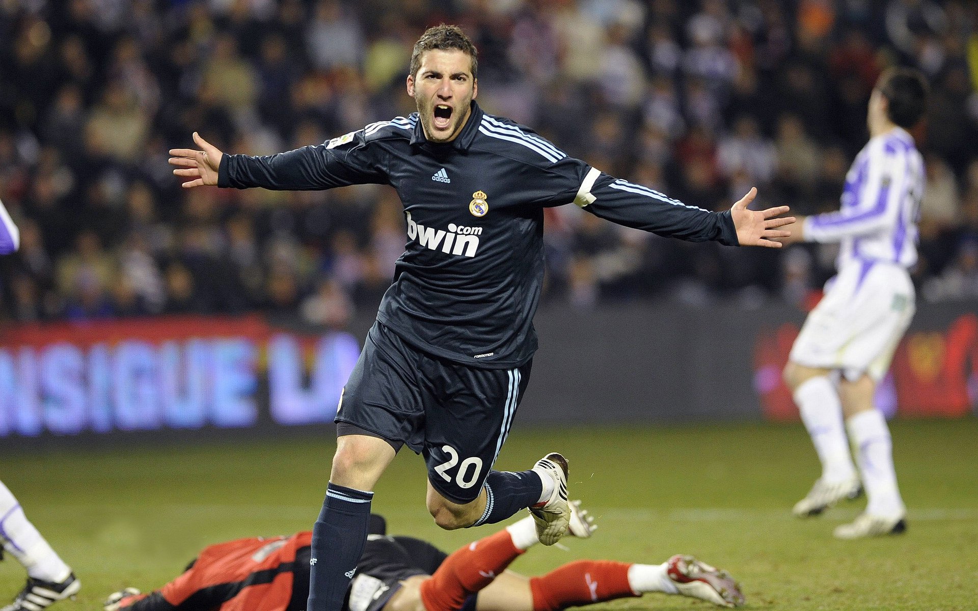 跨界传奇，马刺力克广东队，哈登欧冠半决赛接管比赛—体育世界的平行宇宙