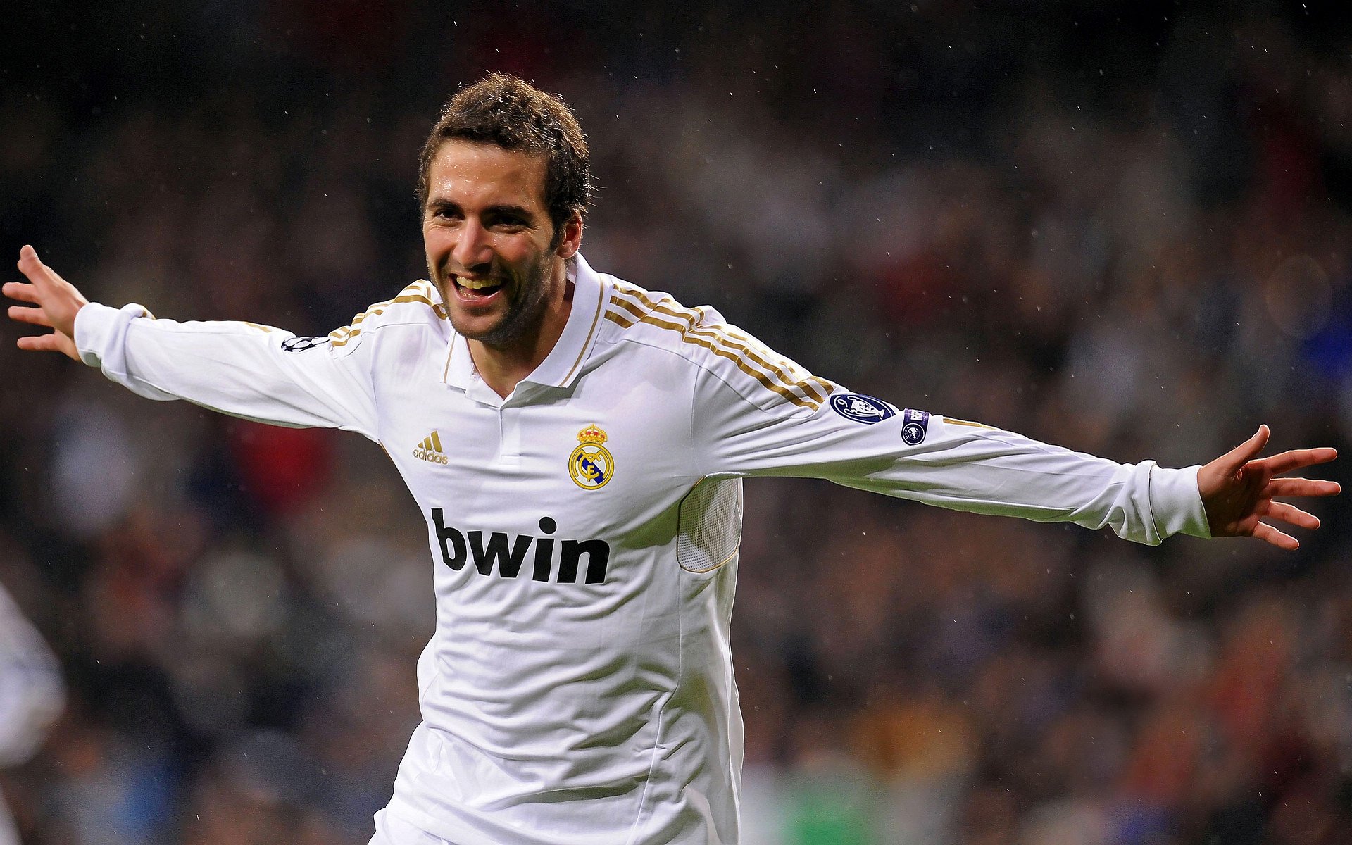 乌克兰终结爱尔兰，C罗成为关键先生，一场比赛背后的双重叙事